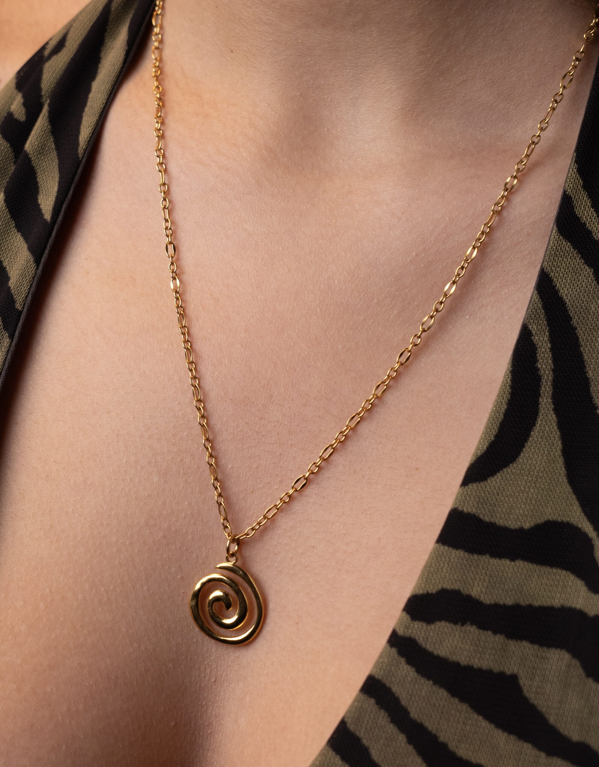 Ατσάλινο Κολιέ Golden Spiral